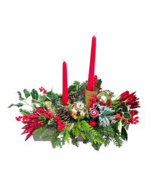 Centrotavola natalizio con candele rosse su base in legno 35 cm